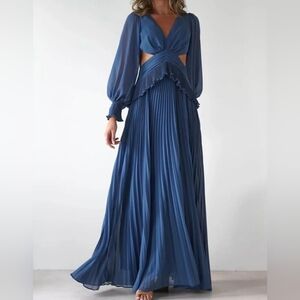 Blue Backless Pleated Long Sleeve Maxi Dress